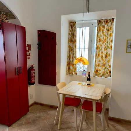 Casa vacanze Sunflowers House Cozy Old Town House *